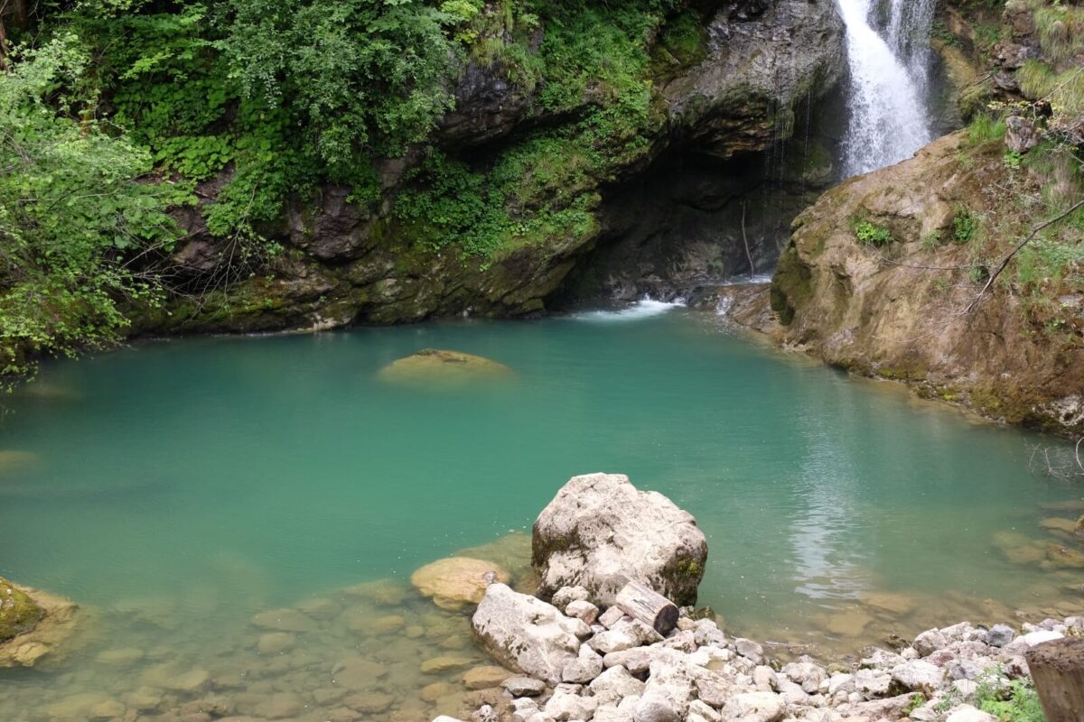 Šum waterfall pool